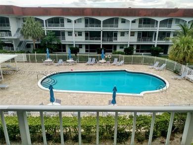 Golden Isles Lakes Area Condo For Sale in Hallandale Beach Florida