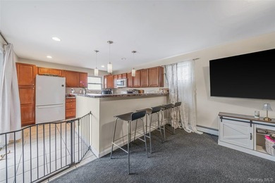 Unique Double Lot Corner on the West End. Two Floors, Lots of - photo 11