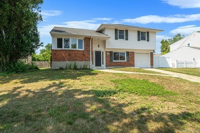 You will Love this beautifully maintained 3-bedroom, 1.5-bath - photo 1