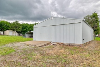 Corner lot with 30 x 50 shop building with concrete approach - photo 1