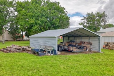 Corner lot with 30 x 50 shop building with concrete approach - photo 2