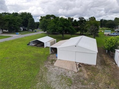 Corner lot with 30 x 50 shop building with concrete approach - photo 3