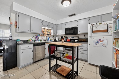 Well-maintained home in a desirable Cocoa neighborhood - photo 3