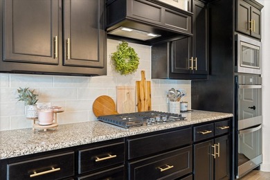 Assumable FHA Loan of 420,000 at 4.99! Sellers are - photo 7