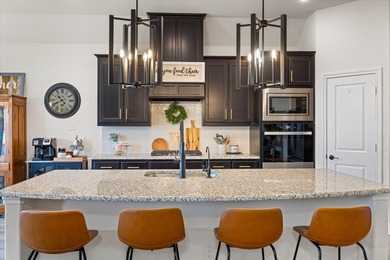 Assumable FHA Loan of 420,000 at 4.99! Sellers are - photo 8