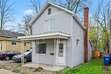 Affordable AND Renovated this charming super clean 3 bedroom - photo 1