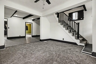 Affordable AND Renovated this charming super clean 3 bedroom - photo 2