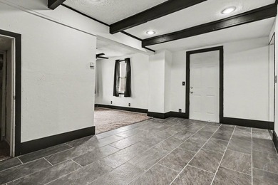 Affordable AND Renovated this charming super clean 3 bedroom - photo 5
