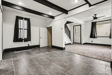 Affordable AND Renovated this charming super clean 3 bedroom - photo 6