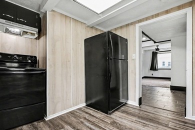 Affordable AND Renovated this charming super clean 3 bedroom - photo 10