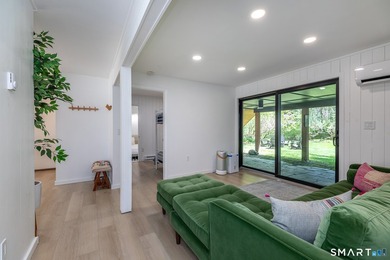 This 70s Modern home has been revamped to a 21st century - photo 12