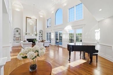 Ultimate lakeside living in the estate section of Woodside, a - photo 4