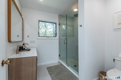 This 70s Modern home has been revamped to a 21st century - photo 17