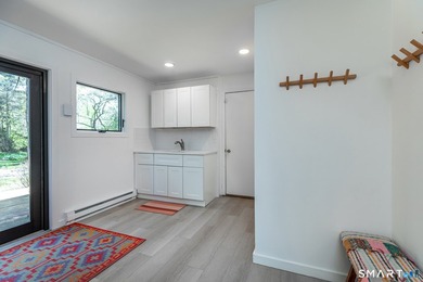 This 70s Modern home has been revamped to a 21st century - photo 18