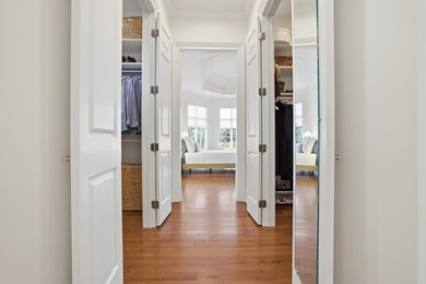 Ultimate lakeside living in the estate section of Woodside, a - photo 9