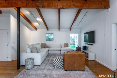 This 70s Modern home has been revamped to a 21st century - photo 22