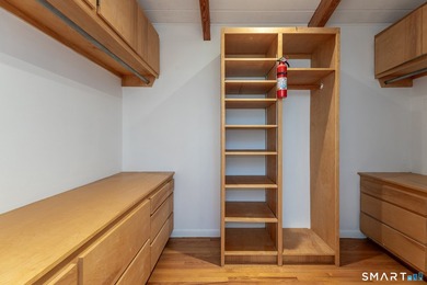 This 70s Modern home has been revamped to a 21st century - photo 28
