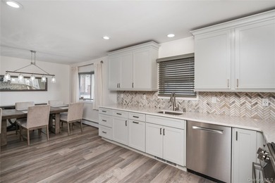 Welcome to this beautifully maintained center hall colonial - photo 11