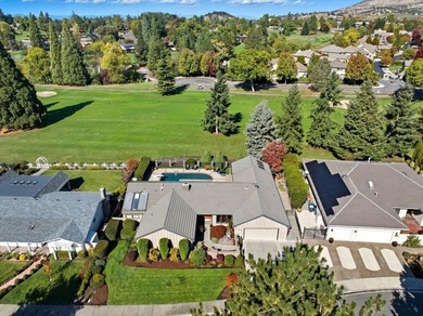 Luxury golf course frontage property! Fully renovated 4-bedroom - photo 1