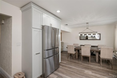 Welcome to this beautifully maintained center hall colonial - photo 12