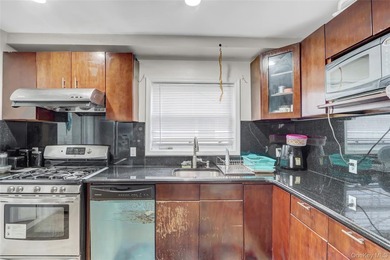 Welcome to this beautifully maintained 4-bedroom, 3-bathroom - photo 13