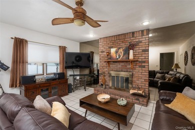 Welcome to this beautifully maintained center hall colonial - photo 13