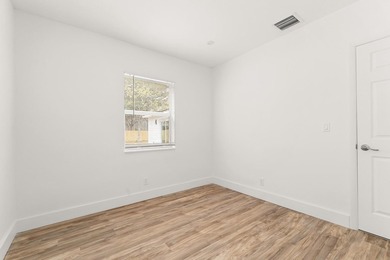 Fully renovated 3 bedroom, 2 bathroom home that lives like new - photo 13