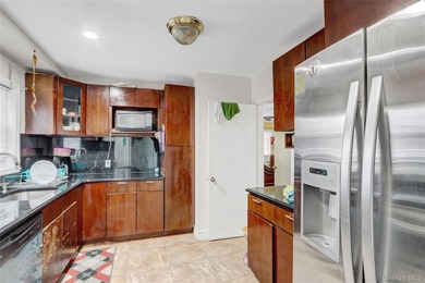 Welcome to this beautifully maintained 4-bedroom, 3-bathroom - photo 15