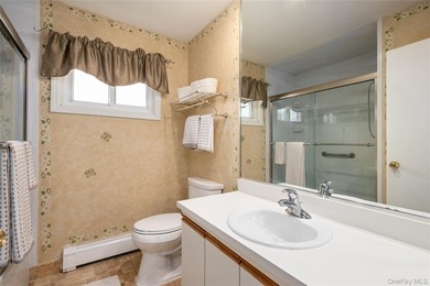 Welcome to this beautifully maintained center hall colonial - photo 16