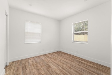 Fully renovated 3 bedroom, 2 bathroom home that lives like new - photo 16