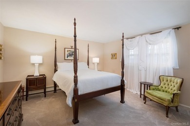 Welcome to this beautifully maintained center hall colonial - photo 19