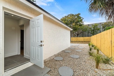 Fully renovated 3 bedroom, 2 bathroom home that lives like new - photo 19