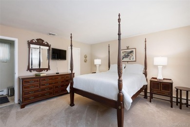 Welcome to this beautifully maintained center hall colonial - photo 20