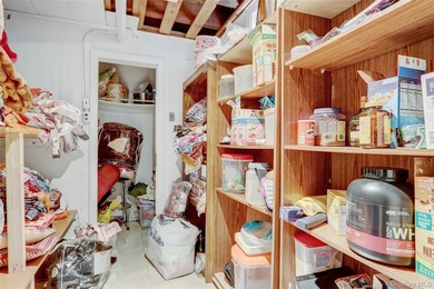 Welcome to this beautifully maintained 4-bedroom, 3-bathroom - photo 22