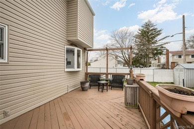 Welcome to this beautifully maintained center hall colonial - photo 23