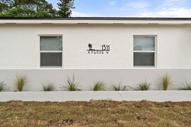 Fully renovated 3 bedroom, 2 bathroom home that lives like new - photo 23