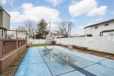 Welcome to this beautifully maintained center hall colonial - photo 24