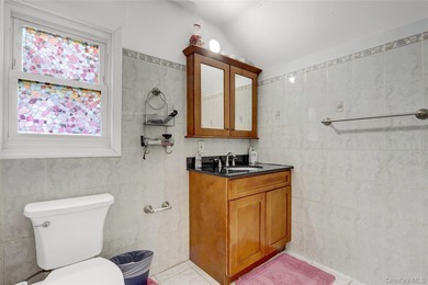 Welcome to this beautifully maintained 4-bedroom, 3-bathroom - photo 25