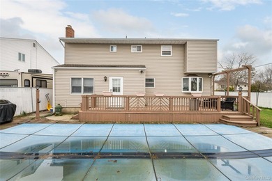 Welcome to this beautifully maintained center hall colonial - photo 25