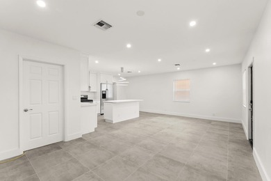 Fully renovated 3 bedroom, 2 bathroom home that lives like new - photo 25