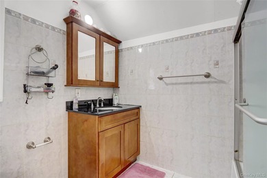 Welcome to this beautifully maintained 4-bedroom, 3-bathroom - photo 26