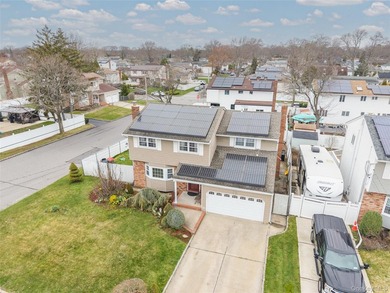 Welcome to this beautifully maintained center hall colonial - photo 27