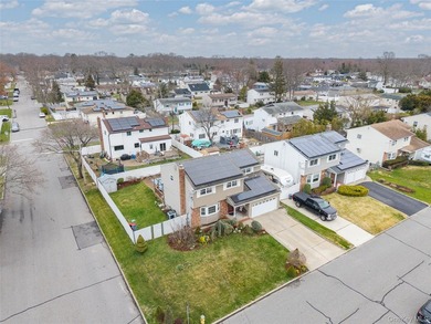 Welcome to this beautifully maintained center hall colonial - photo 29