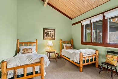 Stunning unobstructed views, privacy with an elegant - photo 36