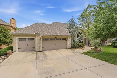 LUXURY LIVING WITH BREATHTAKING VIEWS IN CEDAR CREEK! Stunning - photo 1