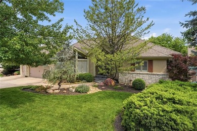 LUXURY LIVING WITH BREATHTAKING VIEWS IN CEDAR CREEK! Stunning - photo 2