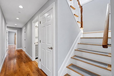 Experience waterfront luxury in this exceptional canal-front - photo 3
