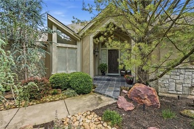 LUXURY LIVING WITH BREATHTAKING VIEWS IN CEDAR CREEK! Stunning - photo 5