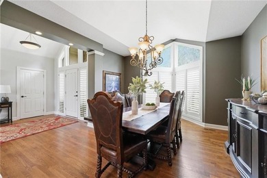 LUXURY LIVING WITH BREATHTAKING VIEWS IN CEDAR CREEK! Stunning - photo 8