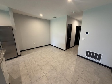 This immaculate Freshly painted 3-bedroom, 2-bathroom and a 2 - photo 12